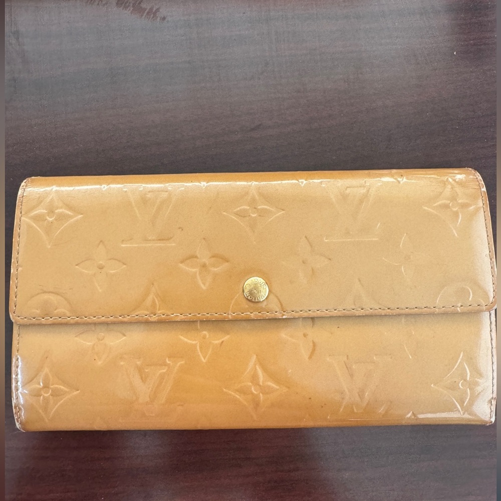 Authentic Louis Vuitton Tan Vernis Sarah Wallet